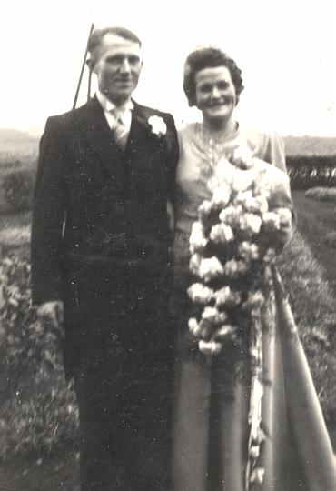 Hein Kox en Cato vD trouwen 1948 B.jpg